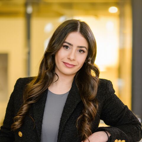 Porträtfoto von Zehra Ürker